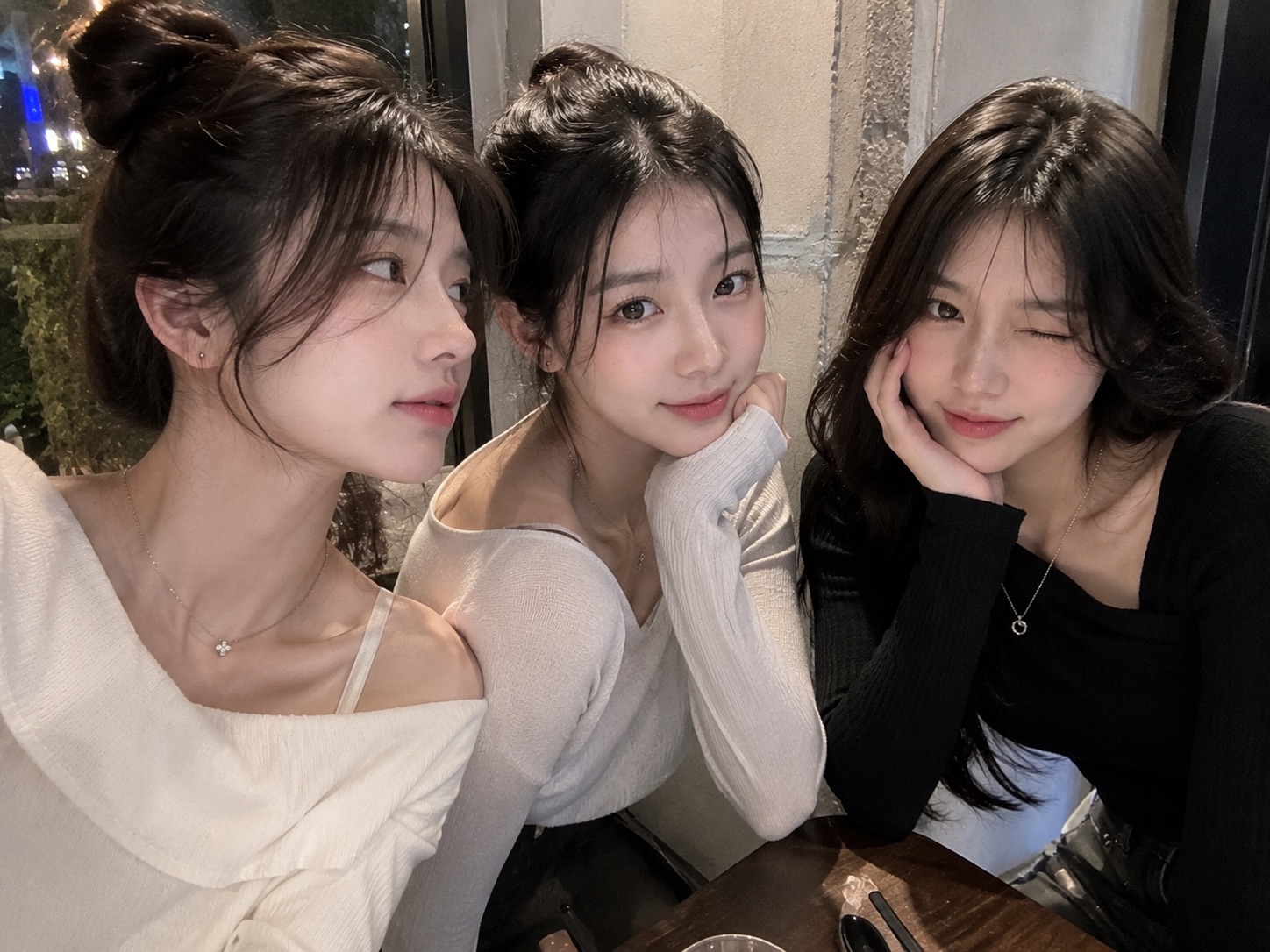 세 친구가 함께 찍은 사진